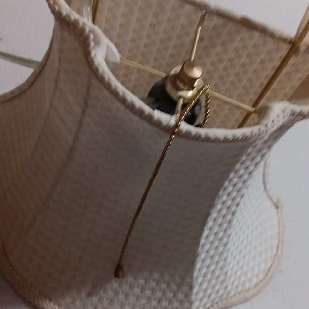 Elegant Cream Woven Lampshade - Picture 7 of 16